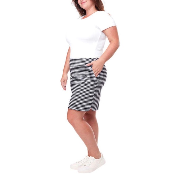 S.C. & Co. Women’s Pull-on Skort with Petal Slits - Picture 5 of 6